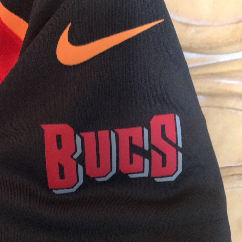 NFL Ladies Jersey Jameis Winston Buccaneers - Picture 5 of 8